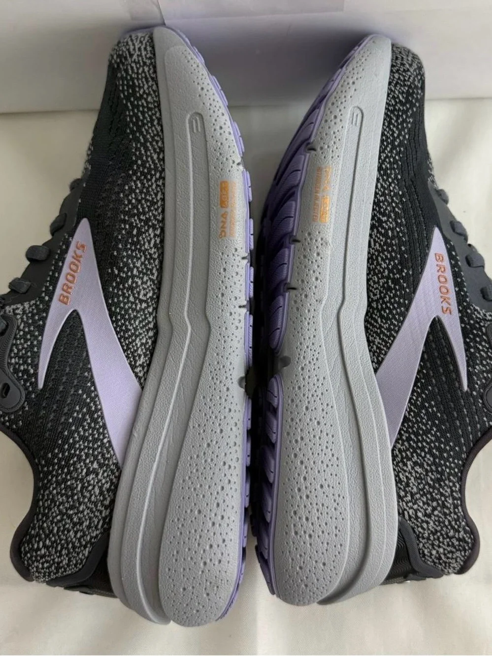 Brooks Ghost Max 2 Shoes Womens 6 D /Wide Gray Athletic Running Gym Sneakers